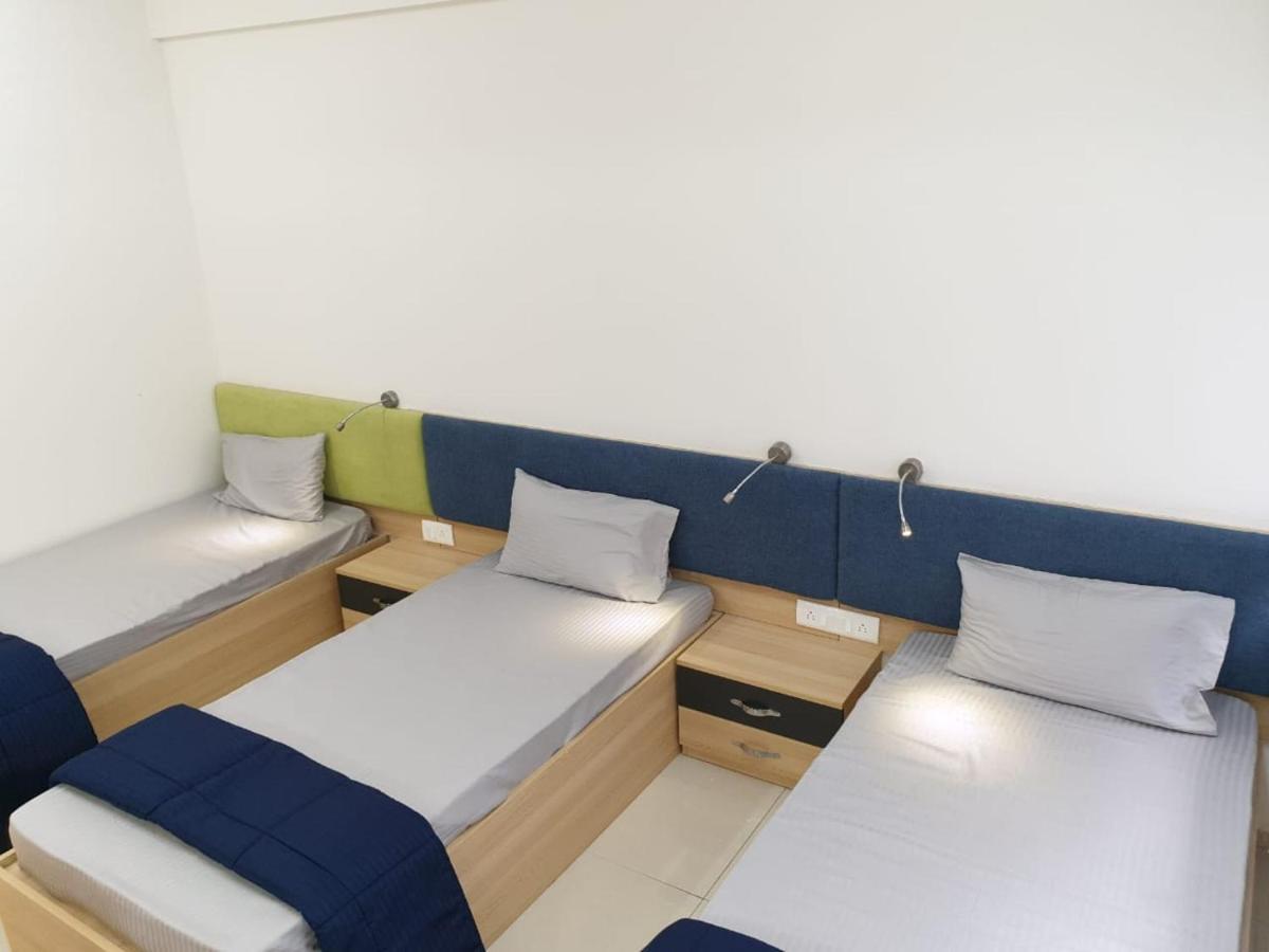 Youthville Boys Hostel Pune Ngoại thất bức ảnh