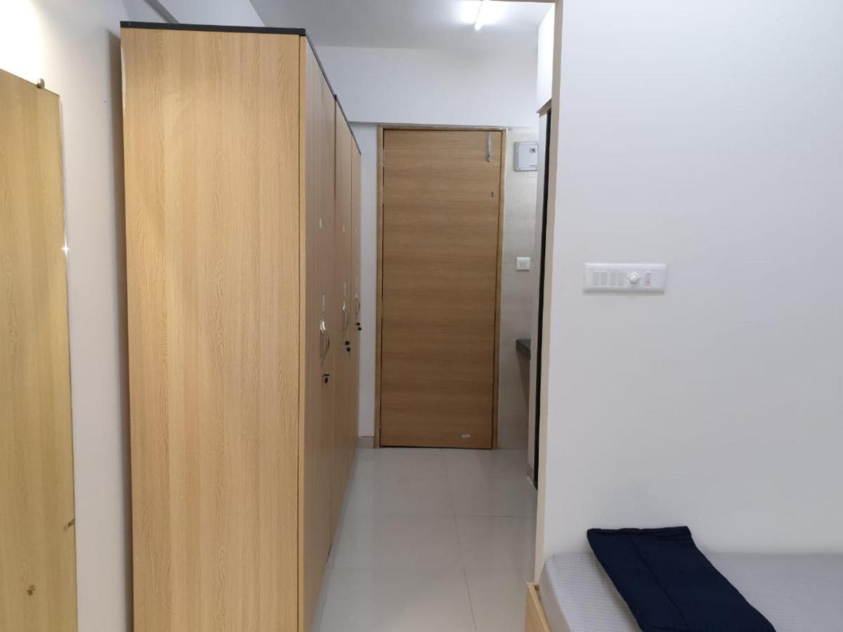 Youthville Boys Hostel Pune Ngoại thất bức ảnh